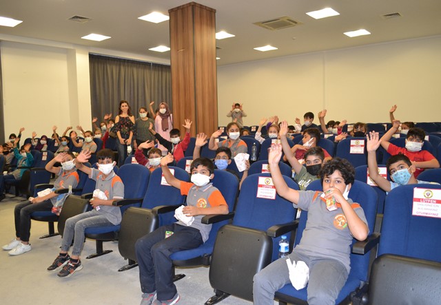 Yüreğir'de okullar sinema ile buluşuyor