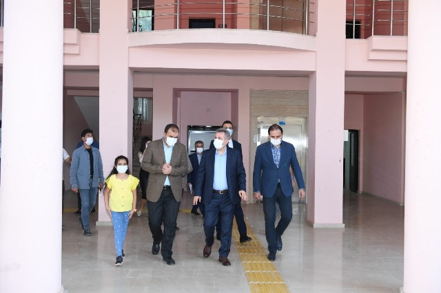 VALİ ELBAN: "ÜRETEBİLEN BİR NESİL YETİŞTİRMELİYİZ"