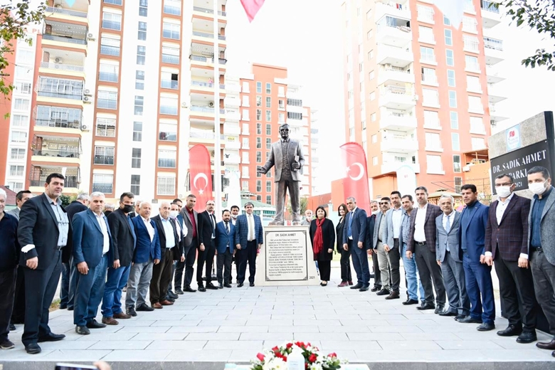 DR SADIK AHMET'İN ADI SARIÇAM'DA YAŞAYACAK