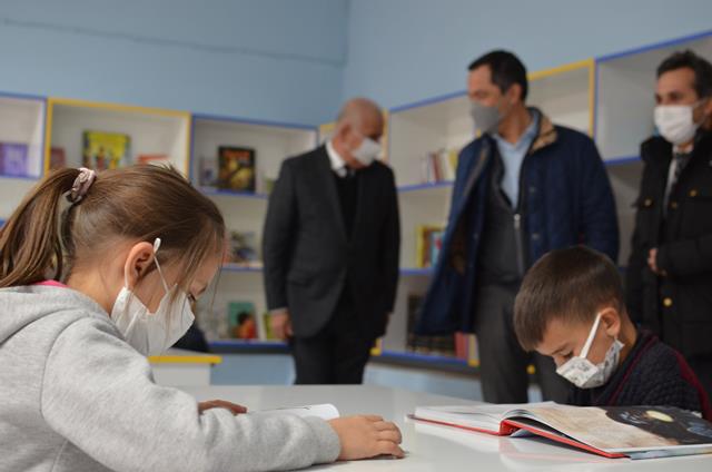 TürkTraktör’den Adana Çukur Köy’ ün Çocuklarına Kütüphane