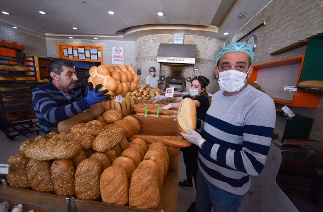 EKMEK ÜRETİCİSİ EVİNE EKMEK GÖTÜREMİYOR
