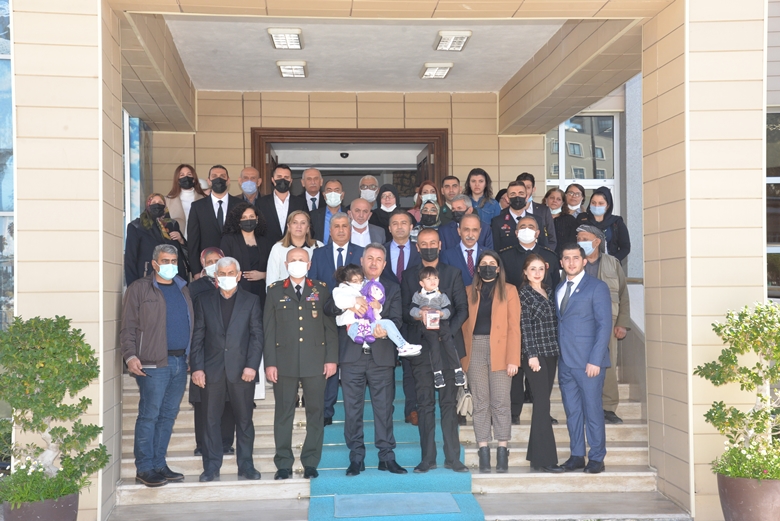 ADANA’DA ŞEHİT YAKINI VE GAZİLERE DEVLET ÖVÜNÇ MADALYASI VERİLDİ