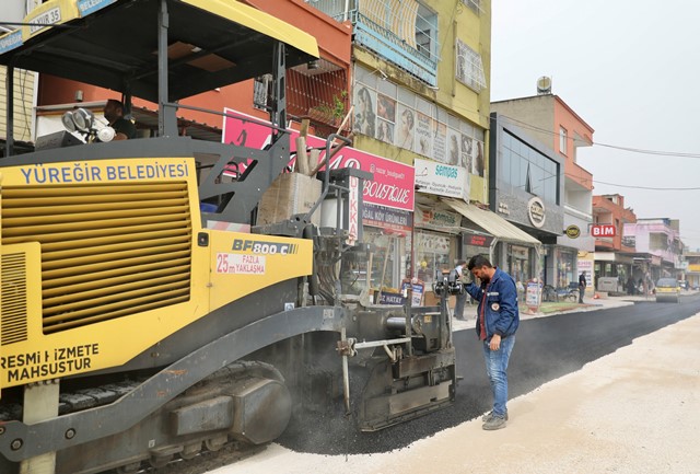 YÜREĞİR’DE 3 YILDA 261 BİN TON SICAK ASFALT DÖKÜLDÜ