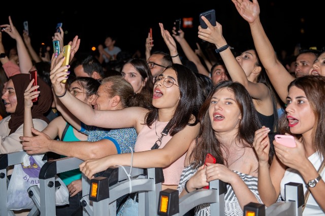 GENÇLER "SEYHAN Z FESTİ" İLE STRES ATTI