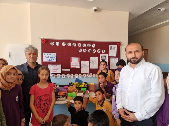ÖĞRENCİLER "DÜRÜSTLÜK MANAVI" İLE GÜVENİLİR OLMAYI ÖĞRENİYOR