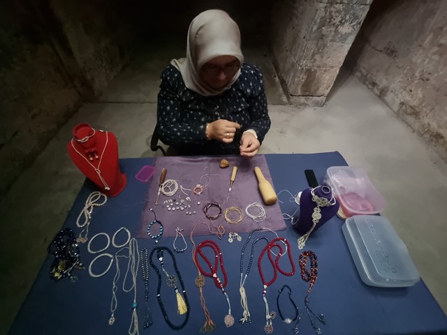 GÜMÜŞ KAZAZİYE ÖRÜCÜLÜĞÜ SANATI GELECEĞE AKTARILIYOR
