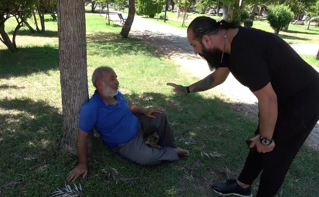 Sıcaktan fenalaşıp gölgede uyudu, vatandaşlar öldü sandı