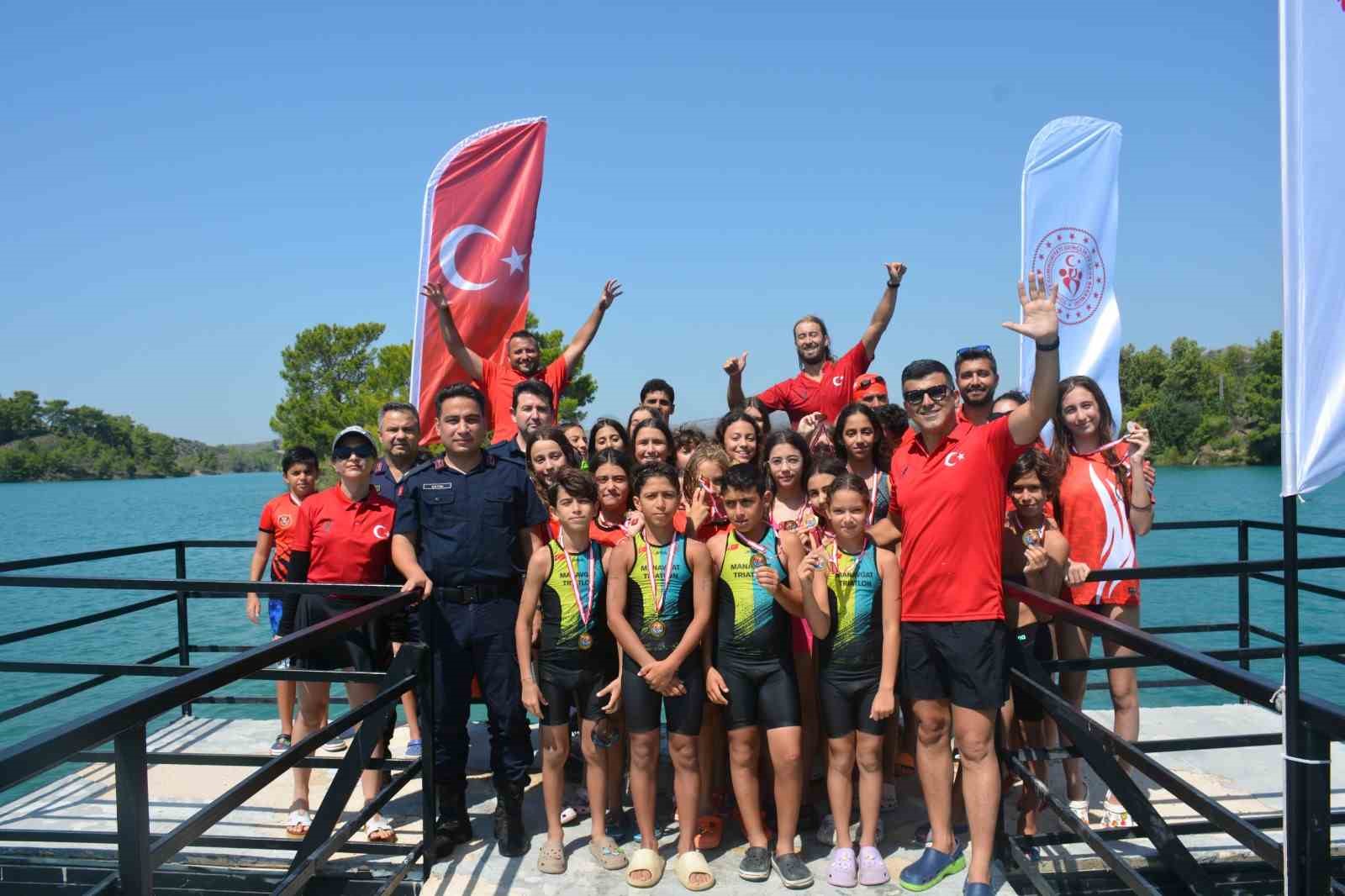 30 AĞUSTOS ZAFER BAYRAMI’NIN 104. YIL DÖNÜMÜ KAPSAMINDA, MANAVGAT GENÇLİK VE SPOR İLÇE MÜDÜRLÜĞÜ TARAFINDAN DÜZENLENEN “ZAFER’E ATILAN KULAÇLAR” ETKİNLİĞİ DÜZENLENDİ.