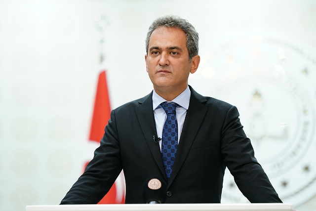 BAKAN ÖZER: 'HEM YANGIN BÖLGESİNDE HEM DE SEL BÖLGESİNDE OKULLARIMIZ 6 EYLÜL'DE AÇILACAK'